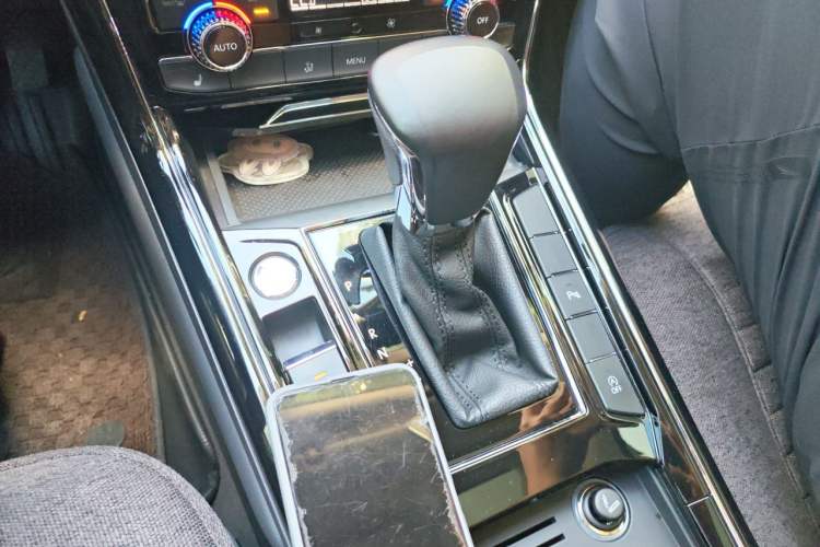 Used Volkswagen Phideon 2019 380TSI Two-Wheel Drive Business Edition China VI Standard Gear Lever