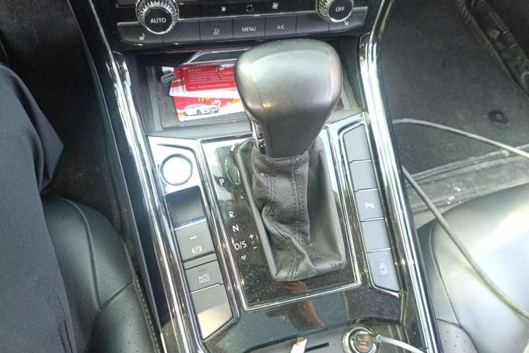 Used Volkswagen Phideon 2019 380TSI Two-Wheel Drive Business Edition China VI Standard Gear Lever