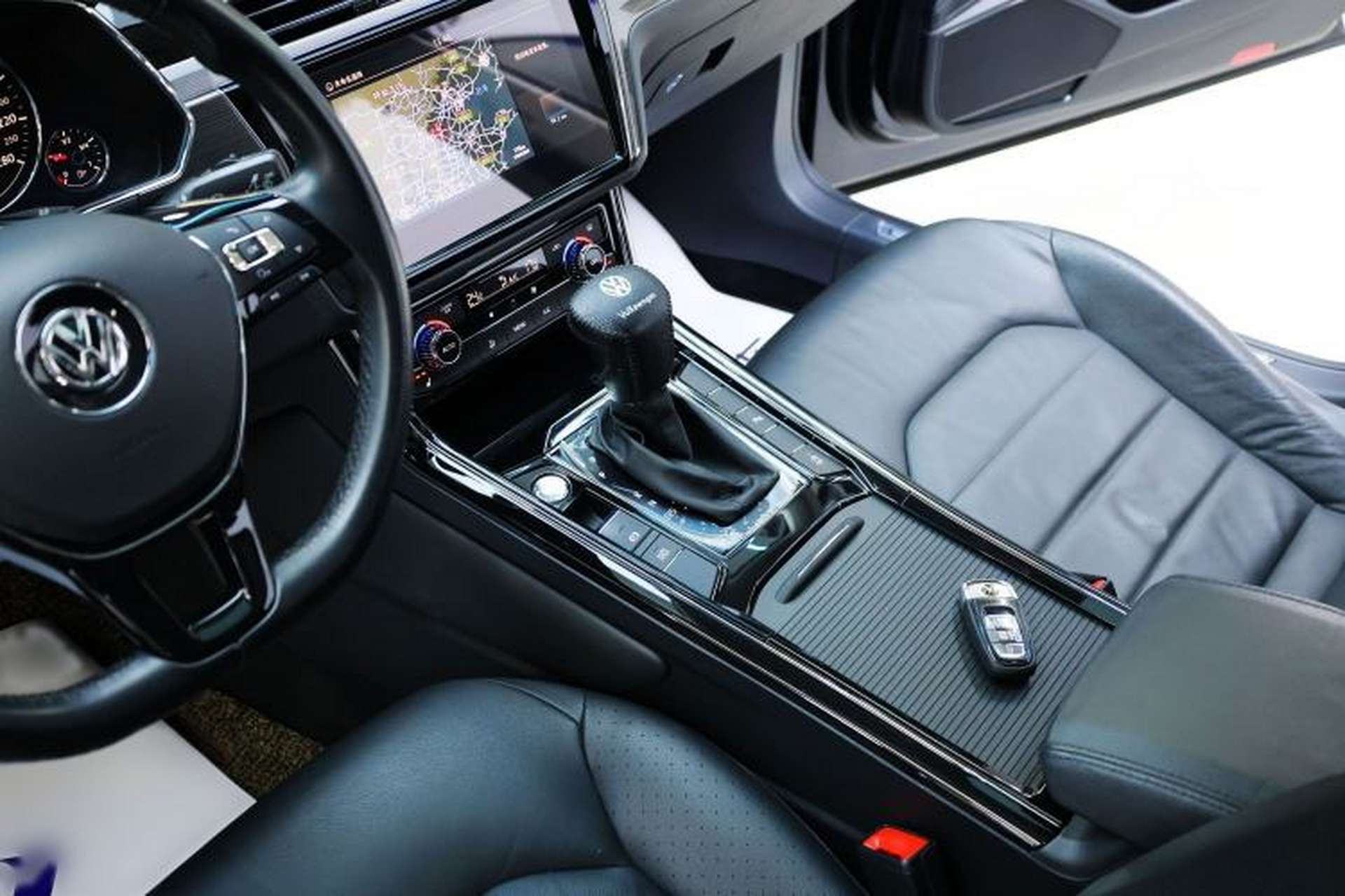 Used Volkswagen Phideon 2019 380TSI Two-Wheel Drive Business Edition China VI Standard Gear Lever