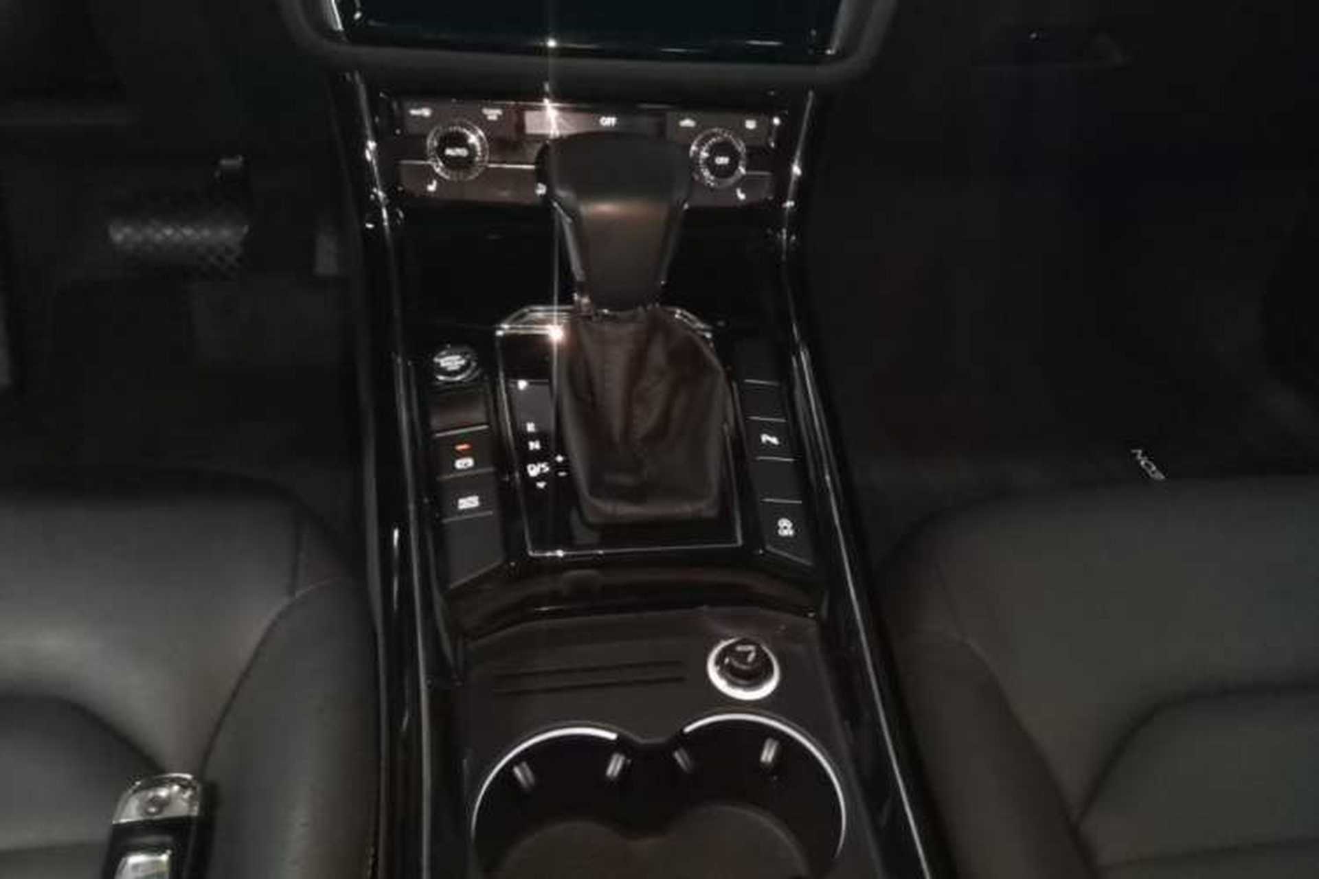 Used Volkswagen Phideon 2019 380TSI Two-Wheel Drive Business Edition China VI Standard Gear Lever