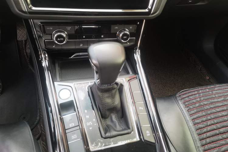 Used Volkswagen Phideon 2019 380TSI Two-Wheel Drive Business Edition China VI Standard Gear Lever