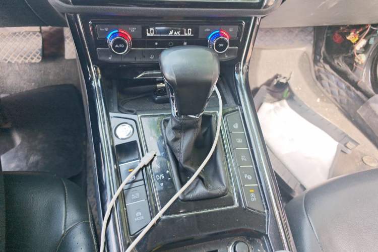 Used Volkswagen Phideon 2019 380TSI Two-Wheel Drive Business Edition China VI Standard Gear Lever