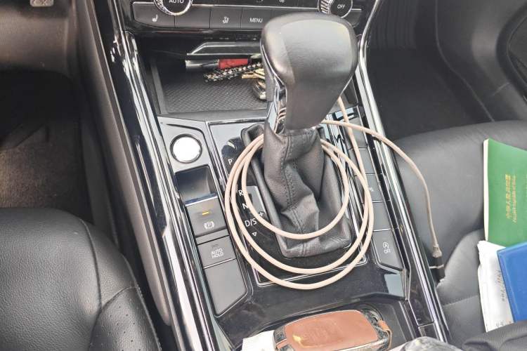 Used Volkswagen Phideon 2019 380TSI Two-Wheel Drive Business Edition China VI Standard Gear Lever