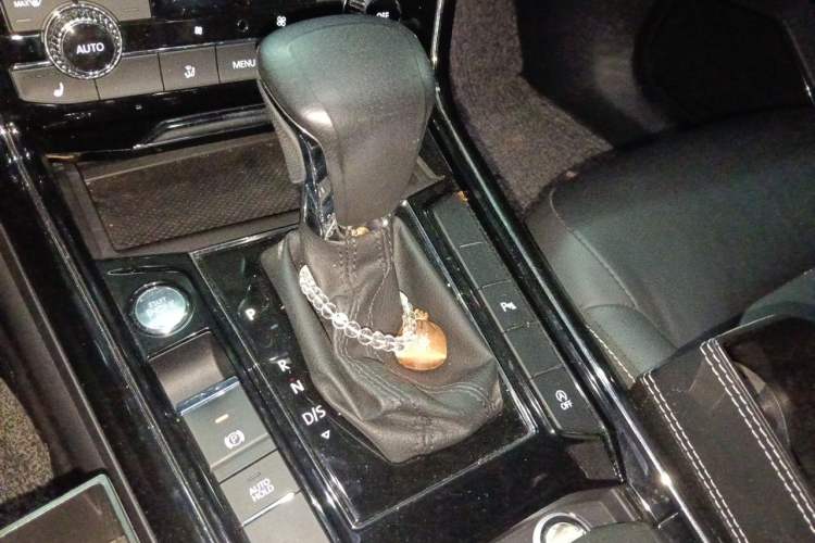 Used Volkswagen Phideon 2019 380TSI Two-Wheel Drive Business Edition China VI Standard Gear Lever