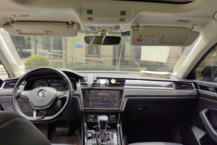 Used Volkswagen Phideon 2019 380TSI Two-Wheel Drive Business Edition China VI Standard Headliner