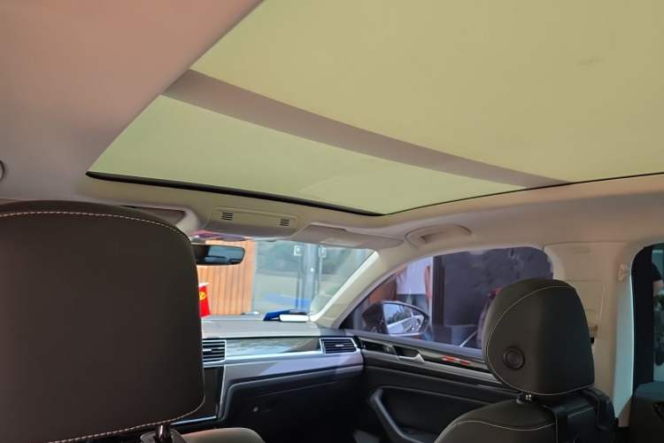 Used Volkswagen Phideon 2019 380TSI Two-Wheel Drive Business Edition China VI Standard Headliner
