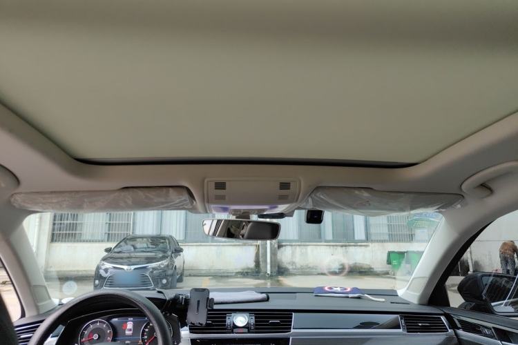 Used Volkswagen Phideon 2019 380TSI Two-Wheel Drive Business Edition China VI Standard Headliner