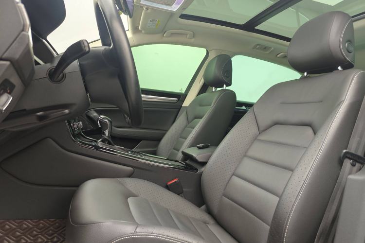 Used Volkswagen Phideon 2019 380TSI Two-Wheel Drive Business Edition China VI Standard Interior 1