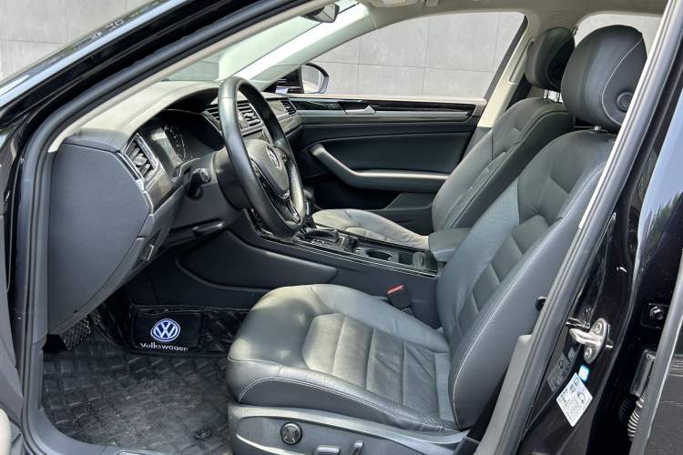 Used Volkswagen Phideon 2019 380TSI Two-Wheel Drive Business Edition China VI Standard Interior 1