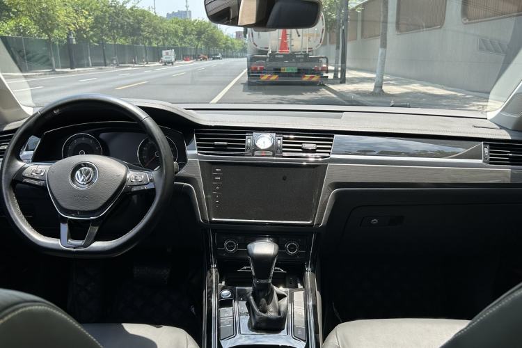 Used Volkswagen Phideon 2019 380TSI Two-Wheel Drive Business Edition China VI Standard Interior 3