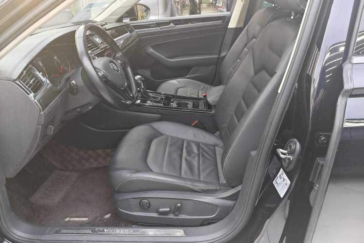 Used Volkswagen Phideon 2019 380TSI Two-Wheel Drive Business Edition China VI Standard Interior 4