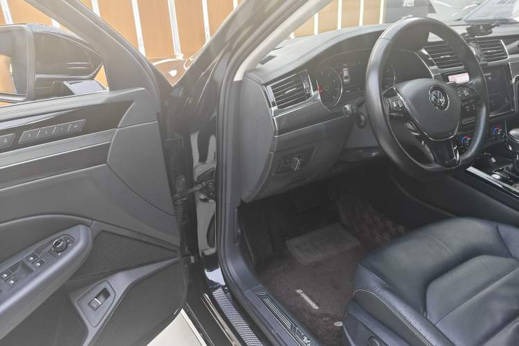 Used Volkswagen Phideon 2019 380TSI Two-Wheel Drive Business Edition China VI Standard Interior 5