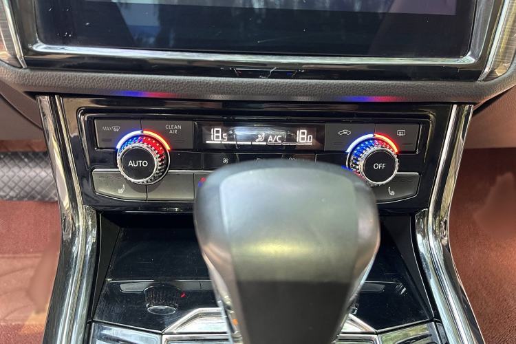 Used Volkswagen Phideon 2019 380TSI Two-Wheel Drive Business Edition China VI Standard Interior 6
