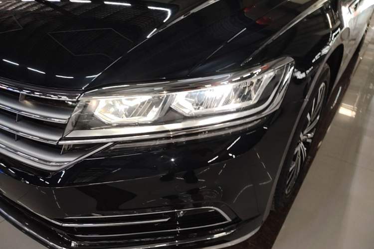 Used Volkswagen Phideon 2019 380TSI Two-Wheel Drive Business Edition China VI Standard Left Front Headlight