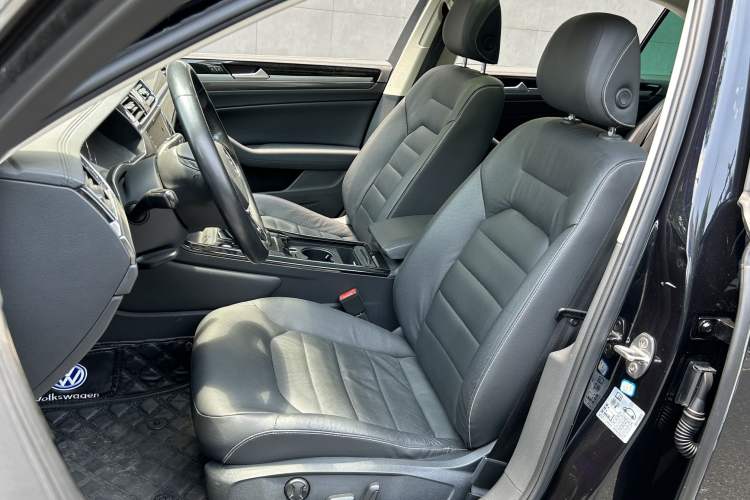 Used Volkswagen Phideon 2019 380TSI Two-Wheel Drive Business Edition China VI Standard Left Front Seat