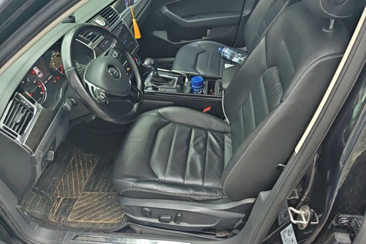 Used Volkswagen Phideon 2019 380TSI Two-Wheel Drive Business Edition China VI Standard Left Front Seat