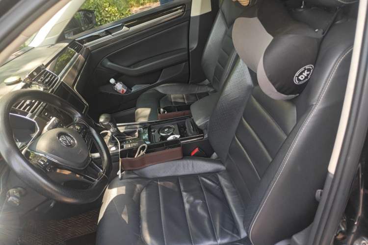 Used Volkswagen Phideon 2019 380TSI Two-Wheel Drive Business Edition China VI Standard Left Front Seat
