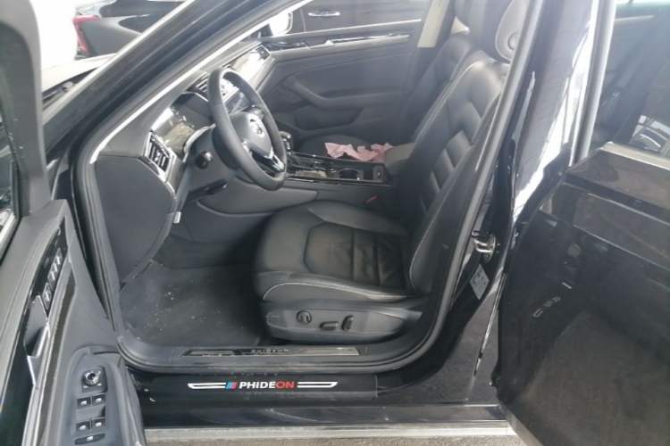 Used Volkswagen Phideon 2019 380TSI Two-Wheel Drive Business Edition China VI Standard Left Front Seat