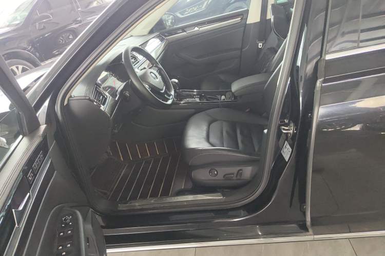 Used Volkswagen Phideon 2019 380TSI Two-Wheel Drive Business Edition China VI Standard Left Front Seat