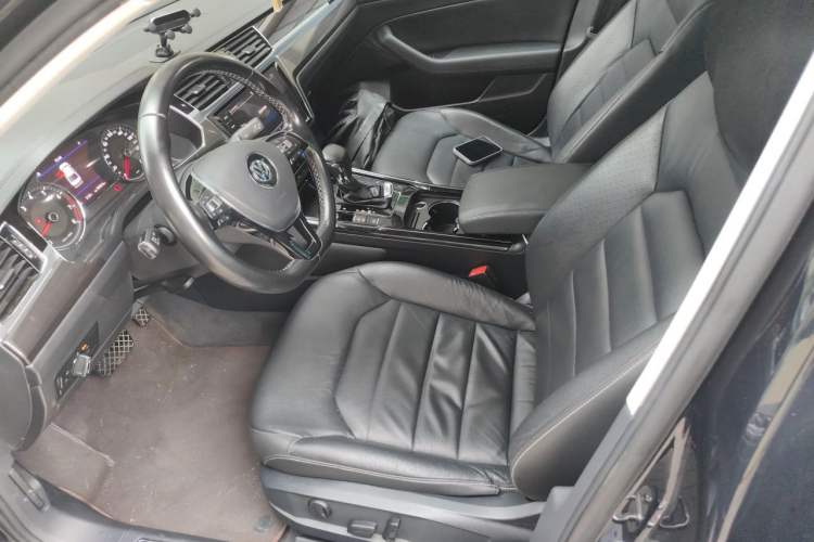 Used Volkswagen Phideon 2019 380TSI Two-Wheel Drive Business Edition China VI Standard Left Front Seat