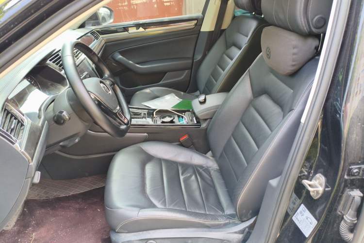 Used Volkswagen Phideon 2019 380TSI Two-Wheel Drive Business Edition China VI Standard Left Front Seat