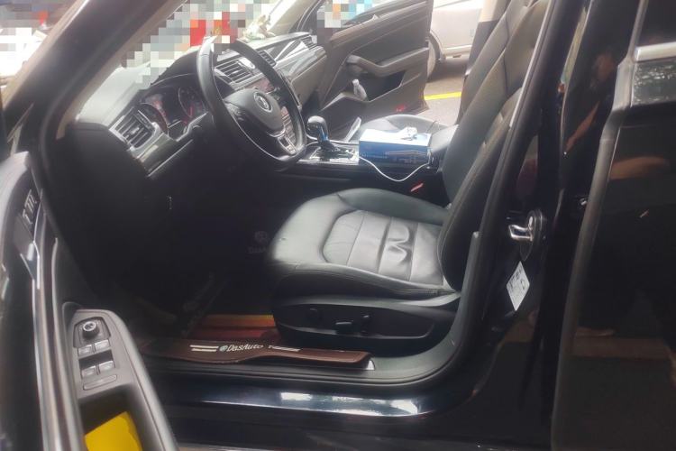 Used Volkswagen Phideon 2019 380TSI Two-Wheel Drive Business Edition China VI Standard Left Front Seat