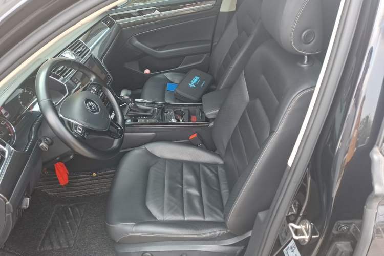 Used Volkswagen Phideon 2019 380TSI Two-Wheel Drive Business Edition China VI Standard Left Front Seat
