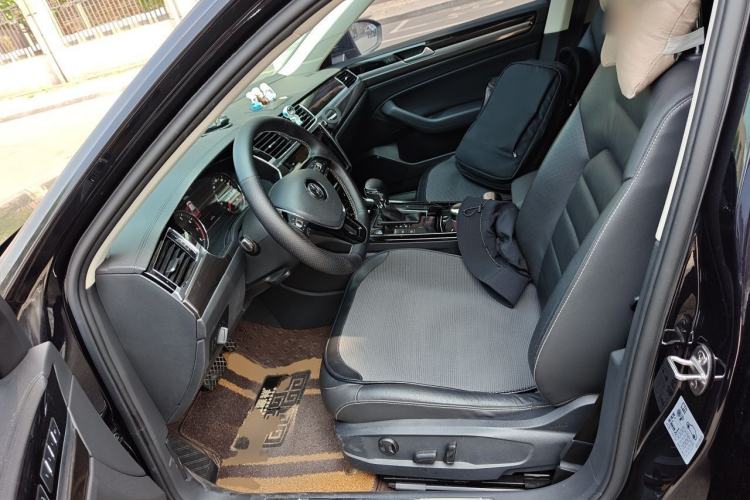 Used Volkswagen Phideon 2019 380TSI Two-Wheel Drive Luxury Edition China VI Standard Left Front Seat