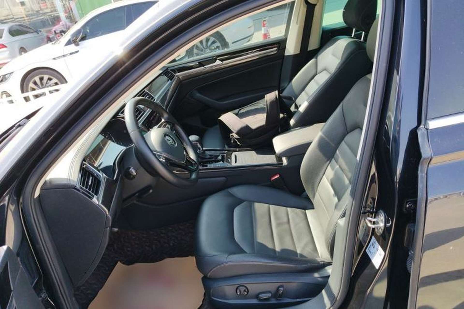 Used Volkswagen Phideon 2019 380TSI Two-Wheel Drive Business Edition China VI Standard Left Front Seat