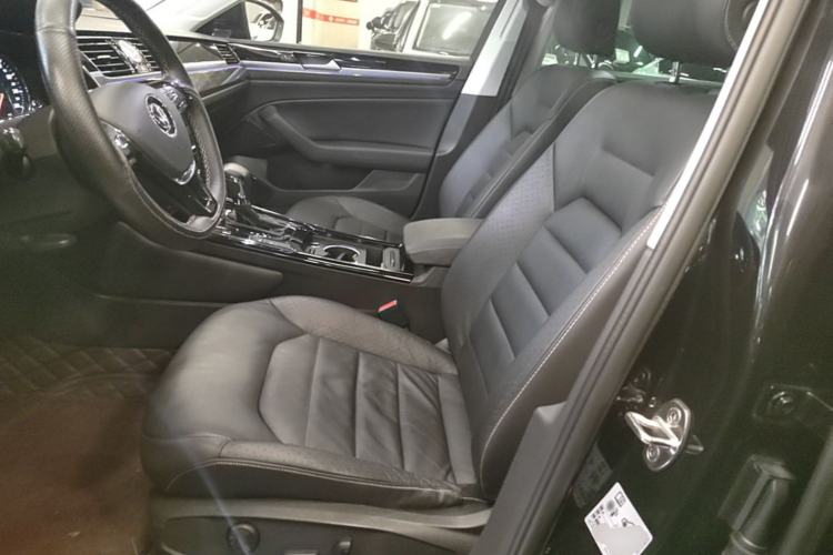 Used Volkswagen Phideon 2019 380TSI Two-Wheel Drive Business Edition China V Standard Left Front Seat