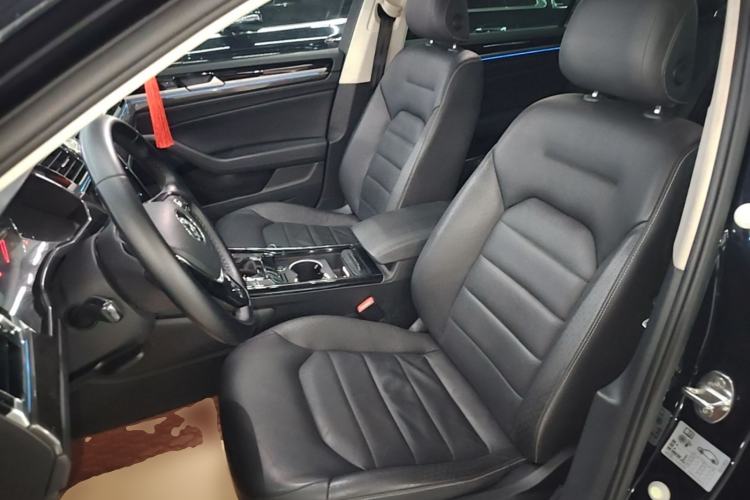 Used Volkswagen Phideon 2019 380TSI Two-Wheel Drive Business Edition China VI Standard Left Front Seat