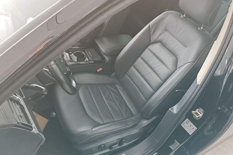 Used Volkswagen Phideon 2019 380TSI Two-Wheel Drive Business Edition China VI Standard Left Front Seat