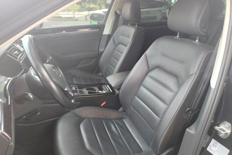 Used Volkswagen Phideon 2019 380TSI Two-Wheel Drive Business Edition China VI Standard Left Front Seat