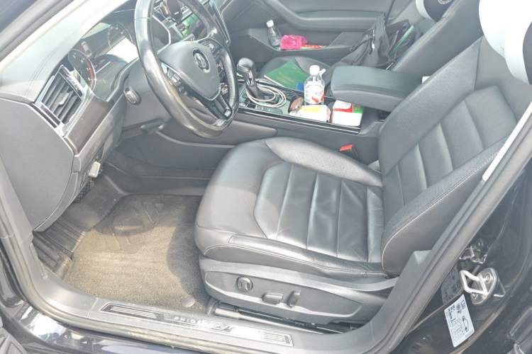 Used Volkswagen Phideon 2019 380TSI Two-Wheel Drive Business Edition China VI Standard Left Front Seat