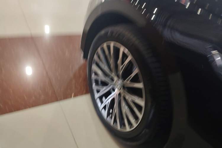 Used Volkswagen Phideon 2019 380TSI Two-Wheel Drive Business Edition China VI Standard Left Front Wheel Hub