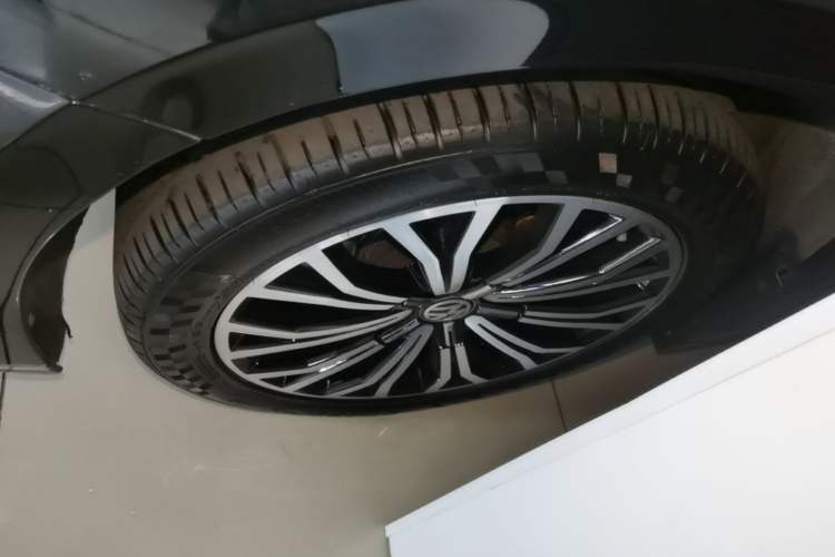 Used Volkswagen Phideon 2019 380TSI Two-Wheel Drive Business Edition China VI Standard Left Front Wheel Hub
