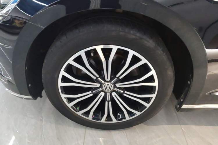 Used Volkswagen Phideon 2019 380TSI Two-Wheel Drive Business Edition China VI Standard Left Front Wheel Hub