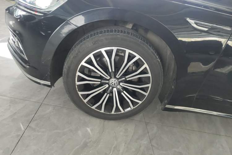 Used Volkswagen Phideon 2019 380TSI Two-Wheel Drive Business Edition China VI Standard Left Front Wheel Hub