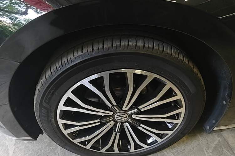 Used Volkswagen Phideon 2019 380TSI Two-Wheel Drive Business Edition China V Standard Left Front Wheel Hub