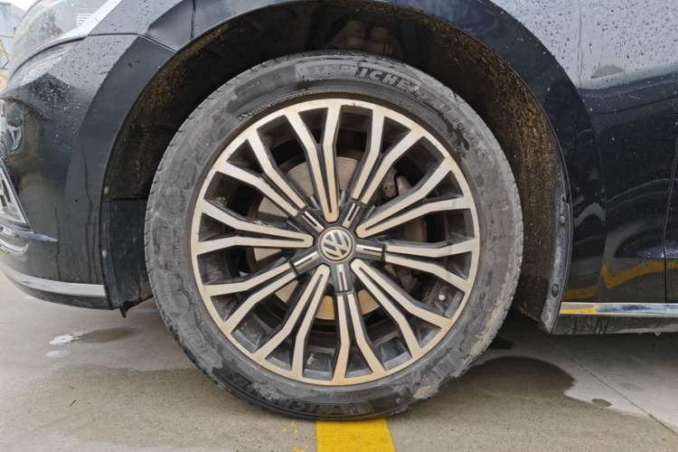 Used Volkswagen Phideon 2019 380TSI Two-Wheel Drive Business Edition China VI Standard Left Front Wheel Hub