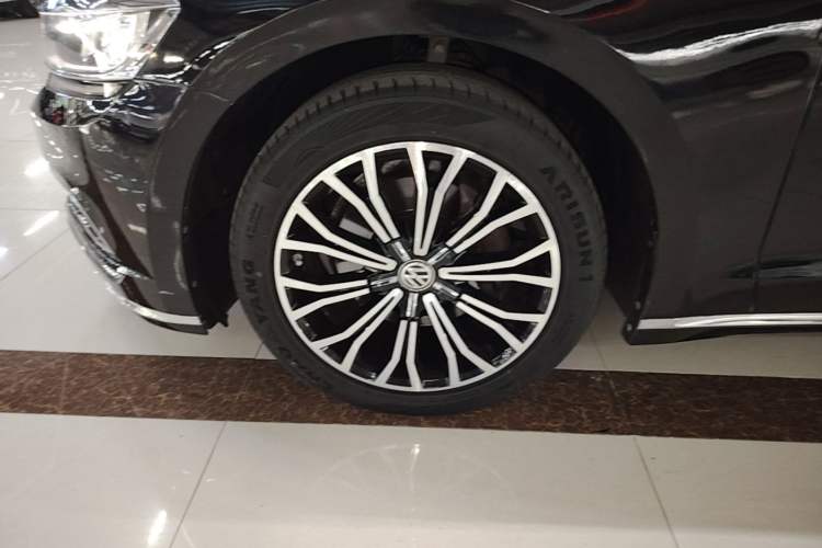 Used Volkswagen Phideon 2019 380TSI Two-Wheel Drive Business Edition China VI Standard Left Front Wheel Hub