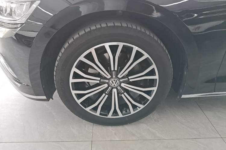 Used Volkswagen Phideon 2019 380TSI Two-Wheel Drive Business Edition China VI Standard Left Front Wheel Hub