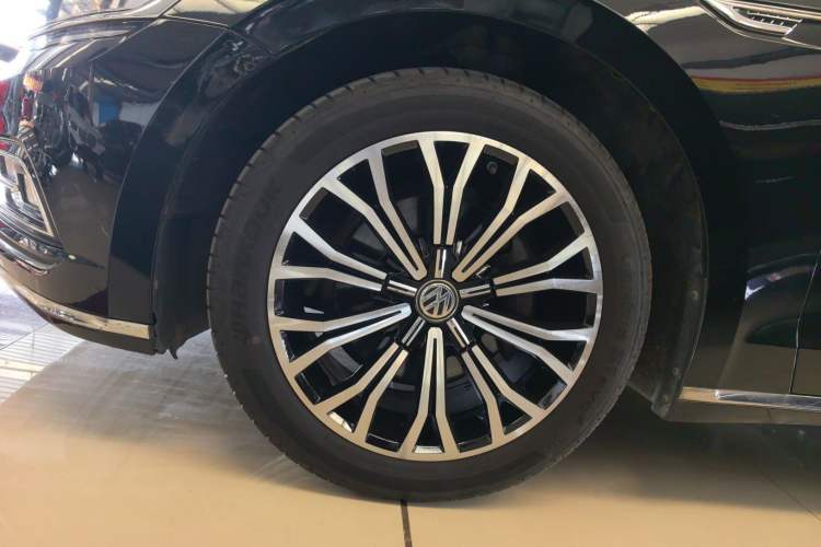 Used Volkswagen Phideon 2019 380TSI Two-Wheel Drive Business Edition China V Standard Left Front Wheel Hub