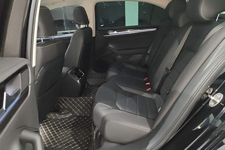 Used Volkswagen Phideon 2019 380TSI Two-Wheel Drive Business Edition China V Standard Left Rear Seat