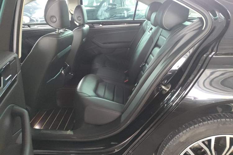Used Volkswagen Phideon 2019 380TSI Two-Wheel Drive Business Edition China VI Standard Left Rear Seat