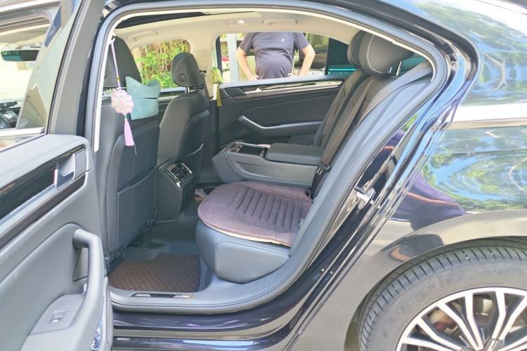 Used Volkswagen Phideon 2019 380TSI Two-Wheel Drive Business Edition China VI Standard Left Rear Seat