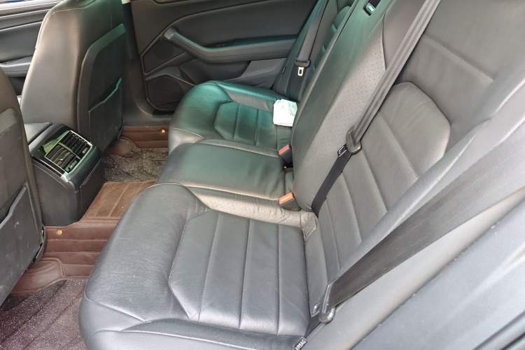 Used Volkswagen Phideon 2019 380TSI Two-Wheel Drive Business Edition China VI Standard Left Rear Seat
