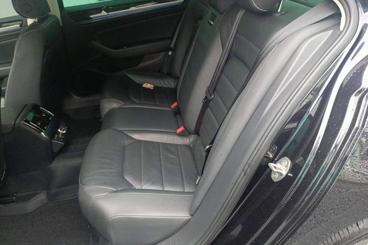 Used Volkswagen Phideon 2019 380TSI Two-Wheel Drive Business Edition China VI Standard Left Rear Seat