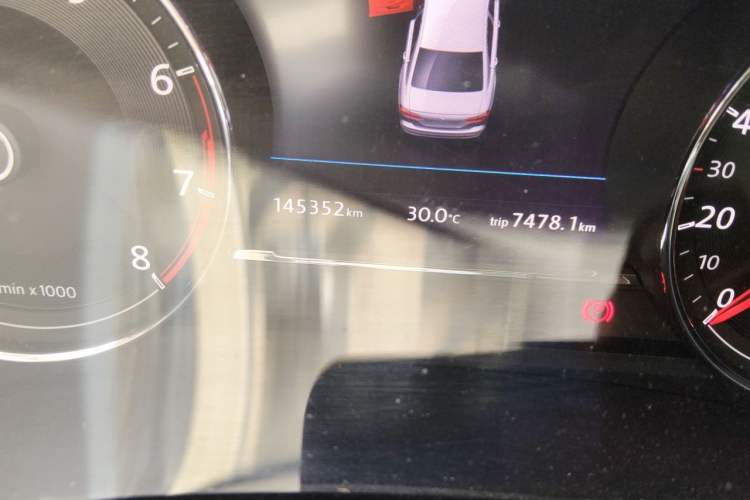 Used Volkswagen Phideon 2019 380TSI Two-Wheel Drive Business Edition China V Standard Odometer Close Up