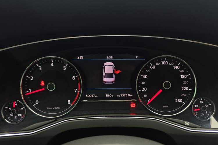 Used Volkswagen Phideon 2019 380TSI Two-Wheel Drive Business Edition China VI Standard Odometer Close Up
